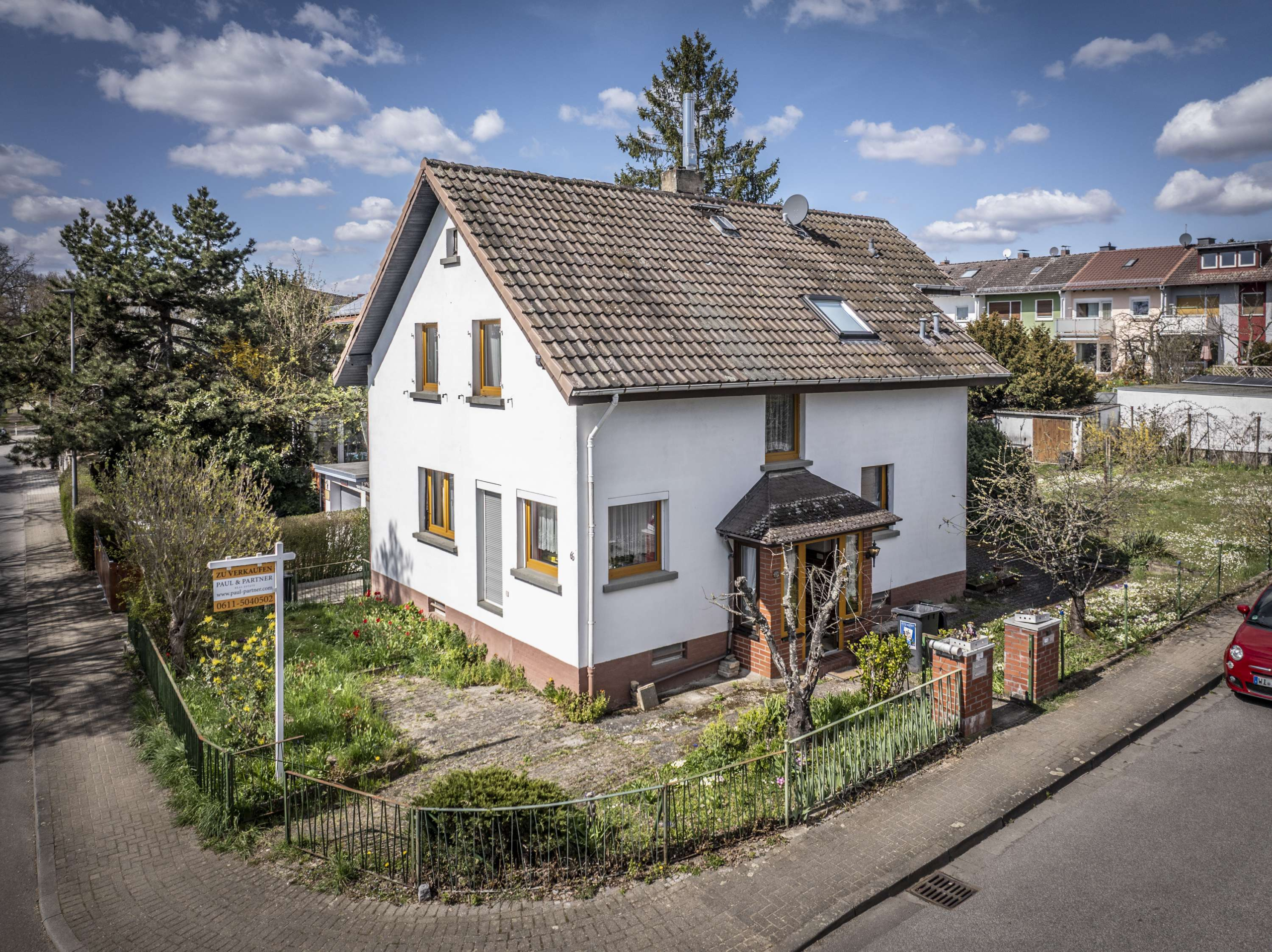 NEU!  ZWEIFAMILIENHAUS MIT RENOVIERUNGSBEDARF AUF SCHÖNEM GRUNDSTÜCK!