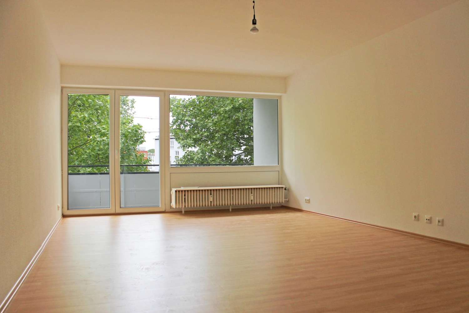 WOW  GEMÜTLICHE 3-ZIMMER-WOHNUNG IN IDEALER LAGE MIT OPTIONALEM STELLPLATZ!