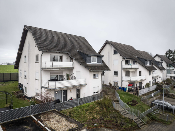 WOW  INVESTMENTCHANCE: MEHRFAMILIENHAUS IN BELIEBTER UND RUHIGER WOHNLAGE! FAKTOR 18