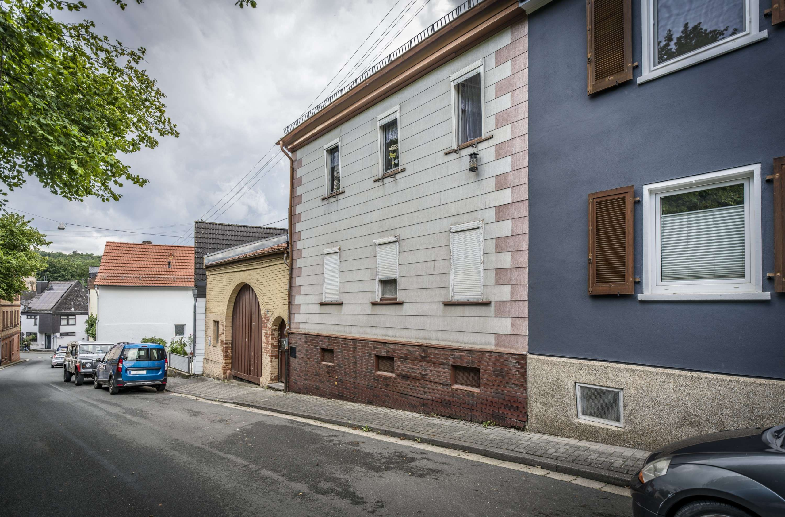 ZWEIFAMILIENHAUS- SCHEUNE- GROSSES GRUNDSTÜCK IN WIESBADEN-RAMBACH! VIEL POTENTIAL!