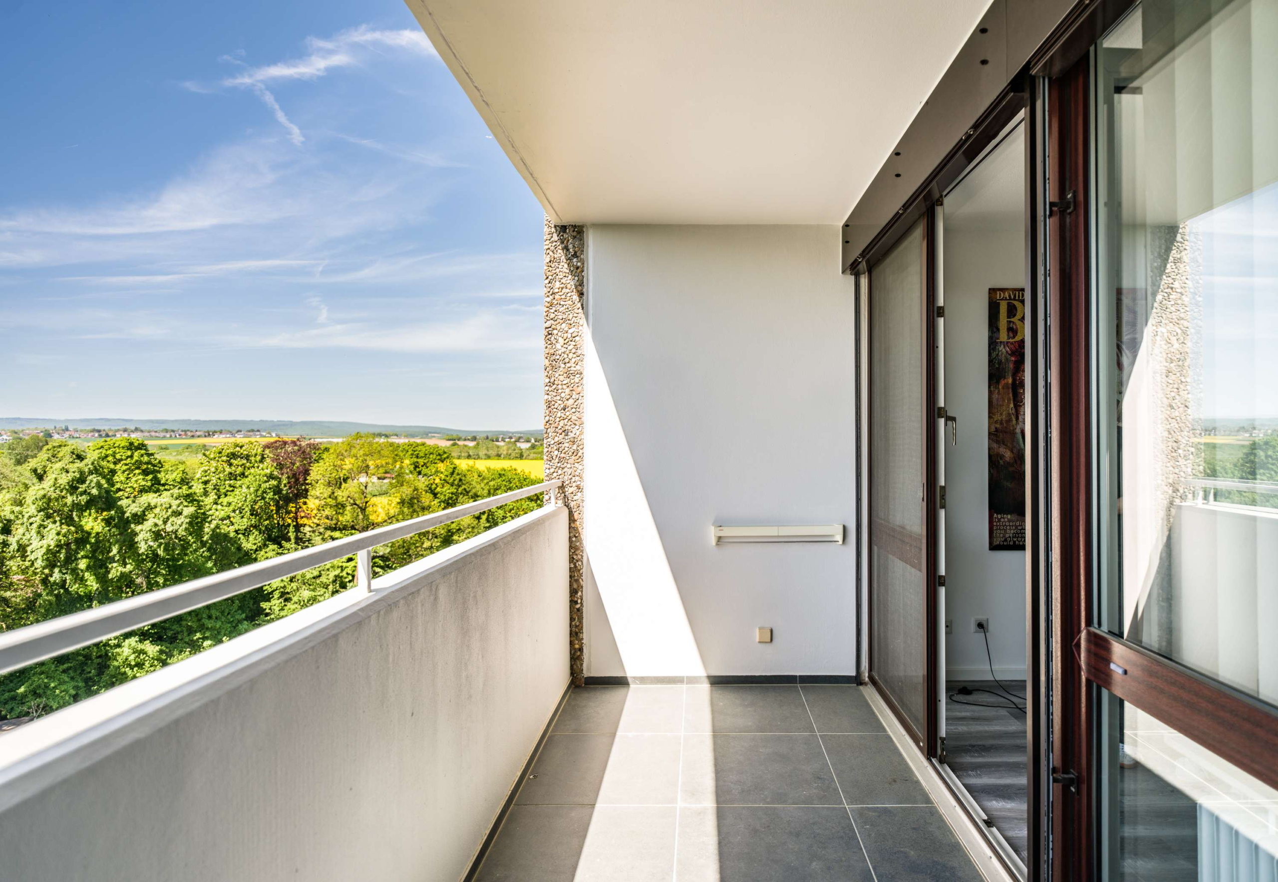 NEU! ERSTBEZUG NACH SANIERUNG ! 2-ZIMMER MIT BALKON !