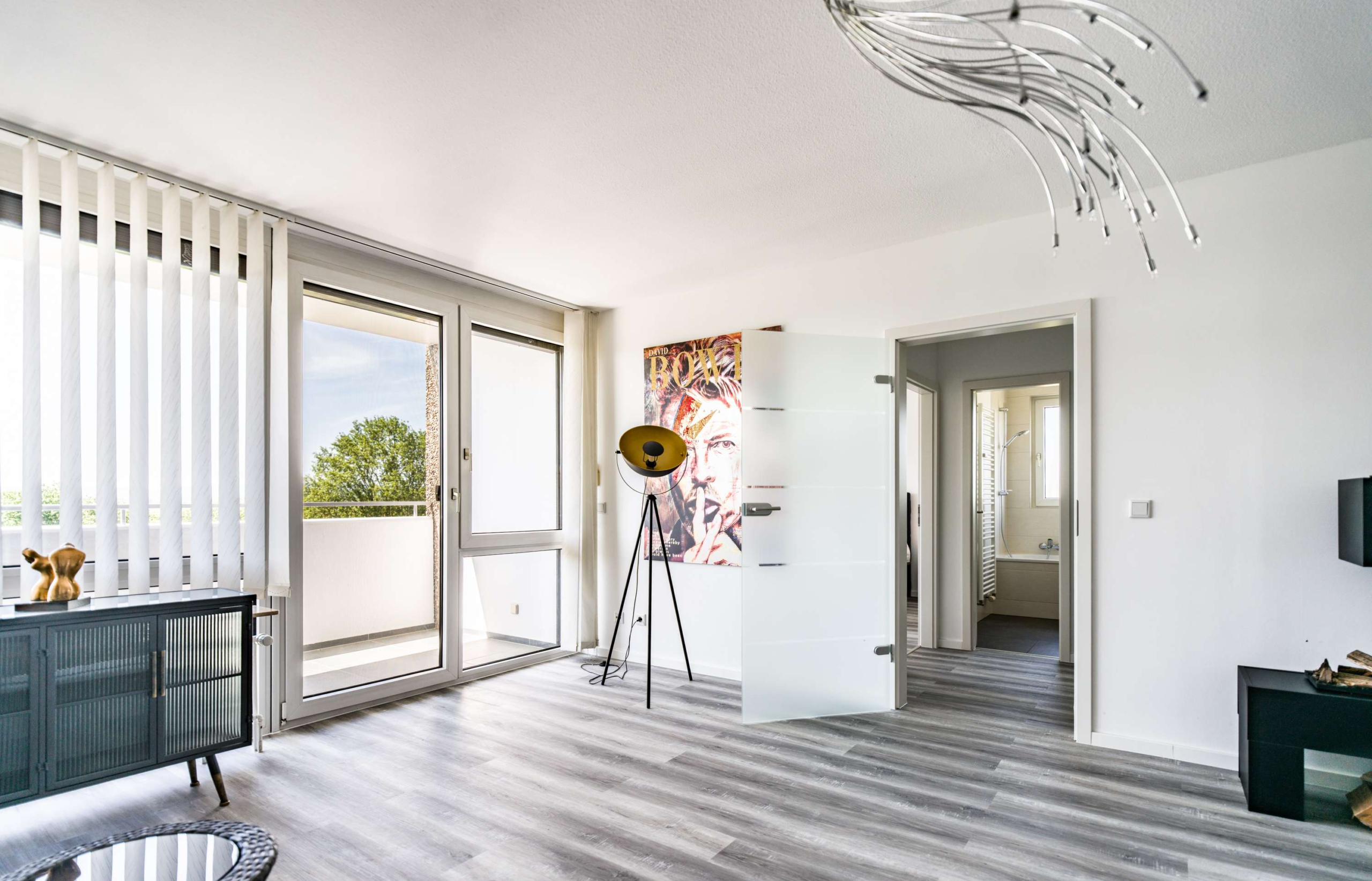 NEU!  ERSTBEZUG NACH SANIERUNG ! 2-ZIMMER MIT BALKON !