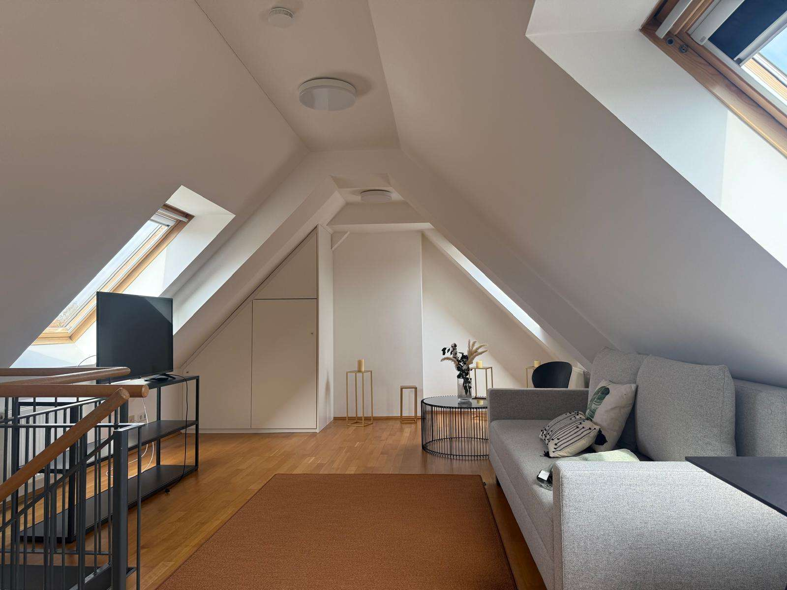 WOW  TRAUMHAFTE ALTBAUWOHNUNG STEHT FREI! DIREKT BEZUGSBEREIT! 220