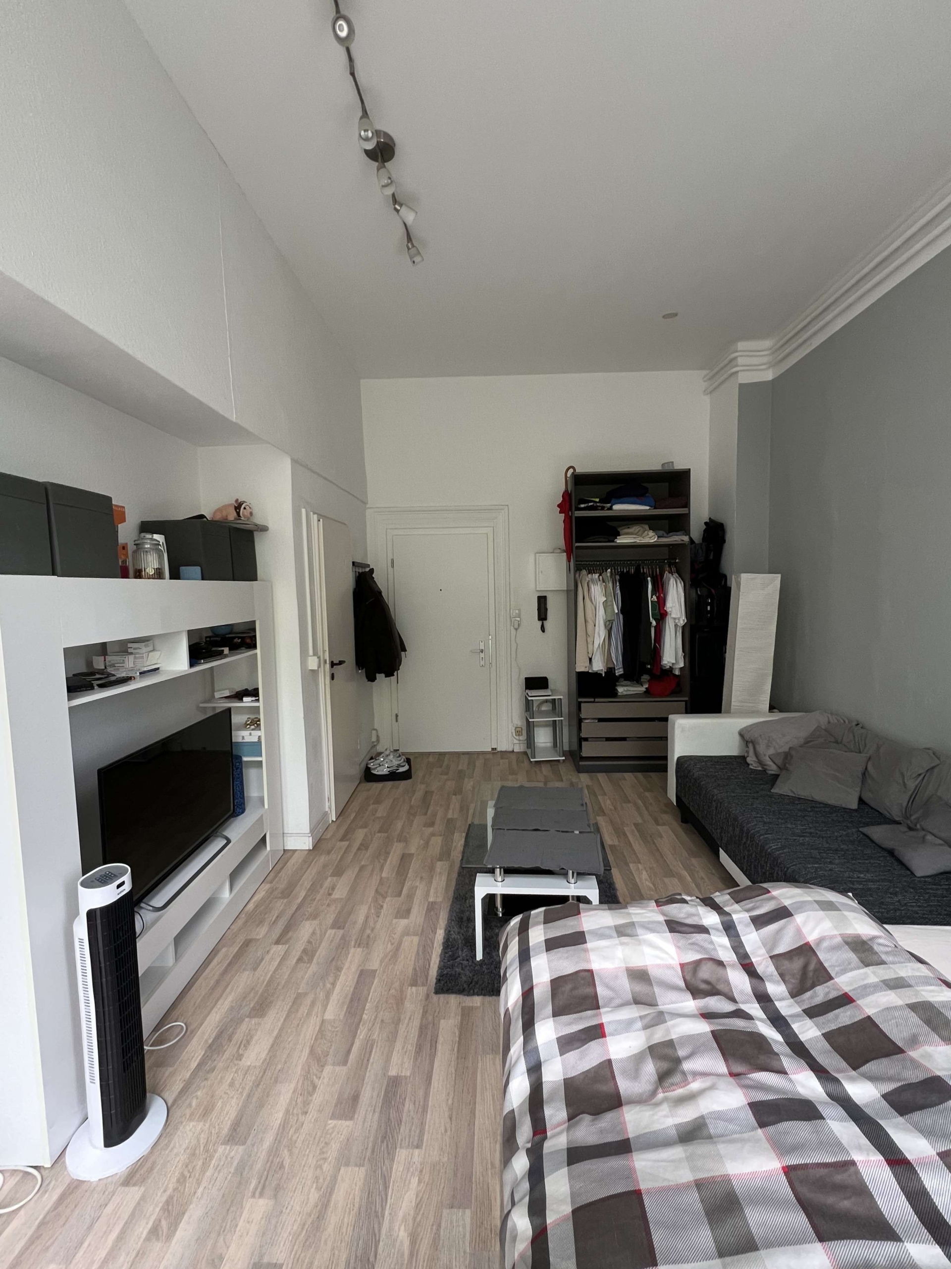 NEU  KLEINE, SCHÖNE  2-ZIMMER-WOHNUNG – ZENTRALE LAGE IN WIESBADEN !