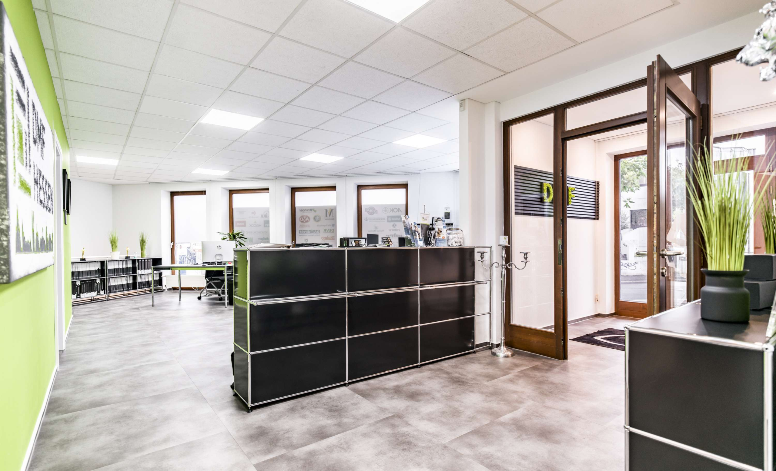 NEU  VIELSEITIGE GEWERBEFLÄCHE !JETZT STARTEN !