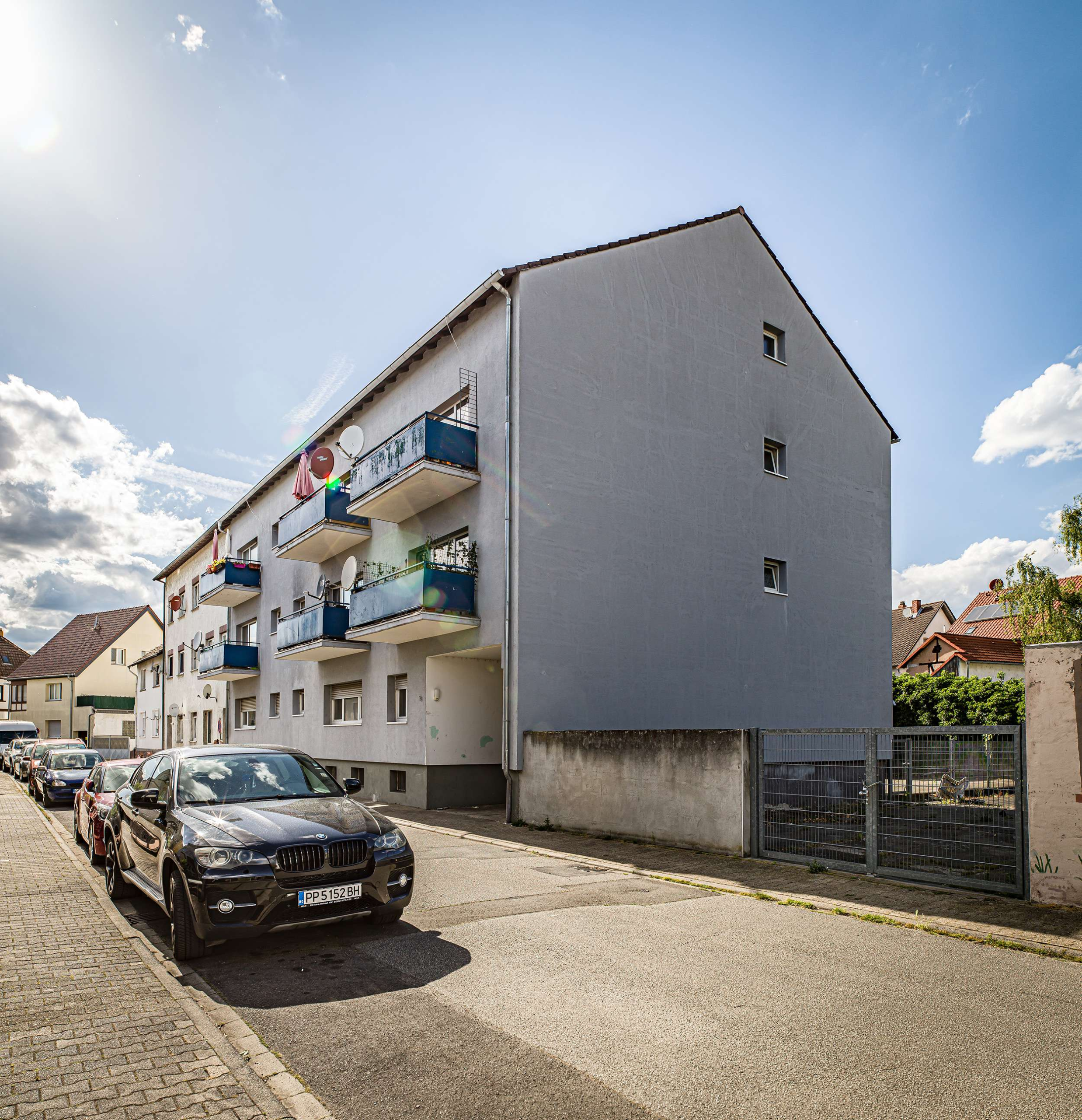 RESERVIERT  INVESTITION: MEHRFAMILIENHAUS & GRUNDSTÜCK MIT WERTSTEIGERUNG !