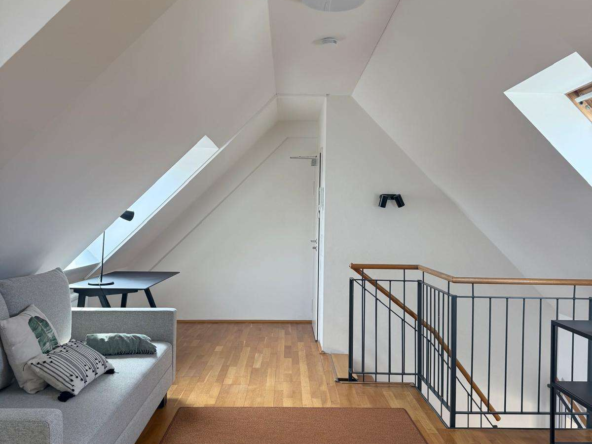 JETZT  WUNDERSCHÖNE ALTBAUWOHNUNG IST FREI! IDEALES INVESTMENT IN TOP LAGE 220!
