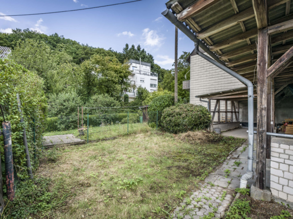 MEHR ALS NUR EIN HAUS! ZWEIFAMILIENHAUS MIT SCHEUNE UND ENTWICKLUNGSPOTENZIAL!