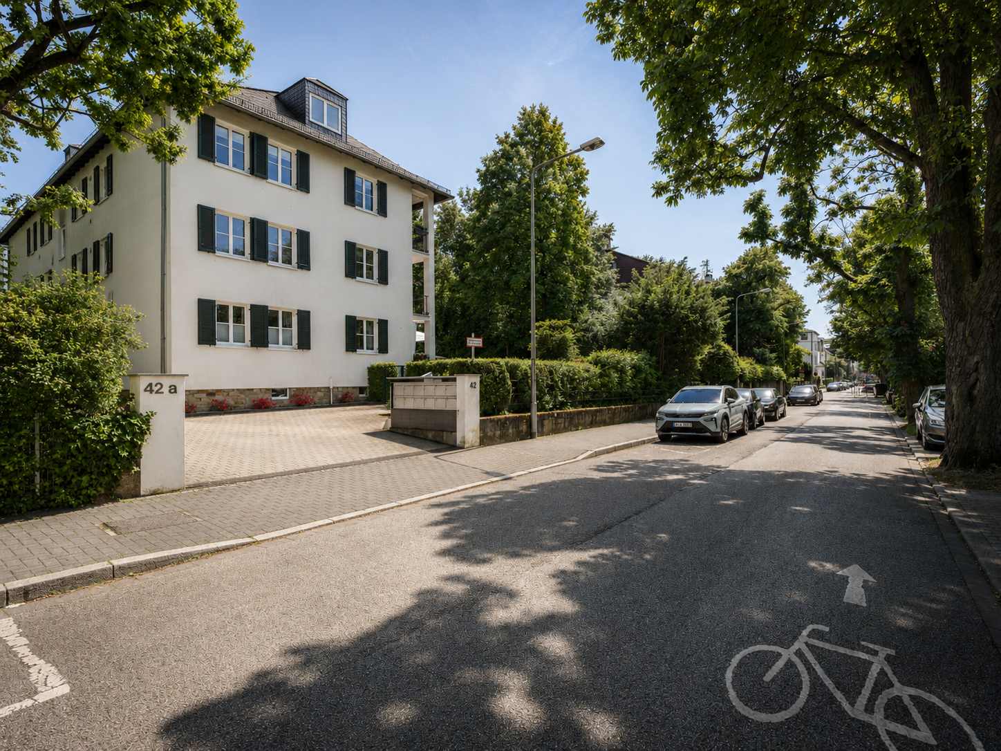 NEU  STILVOLLE EIGENTUMSWOHNUNG MIT TERRASSE UND GARTEN, IDEAL GELEGEN !