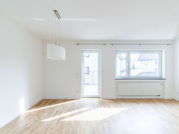 NEU  TOP GESCHNITTENE WOHNUNG MIT KÜCHE, BALKON & STELLPLATZ !