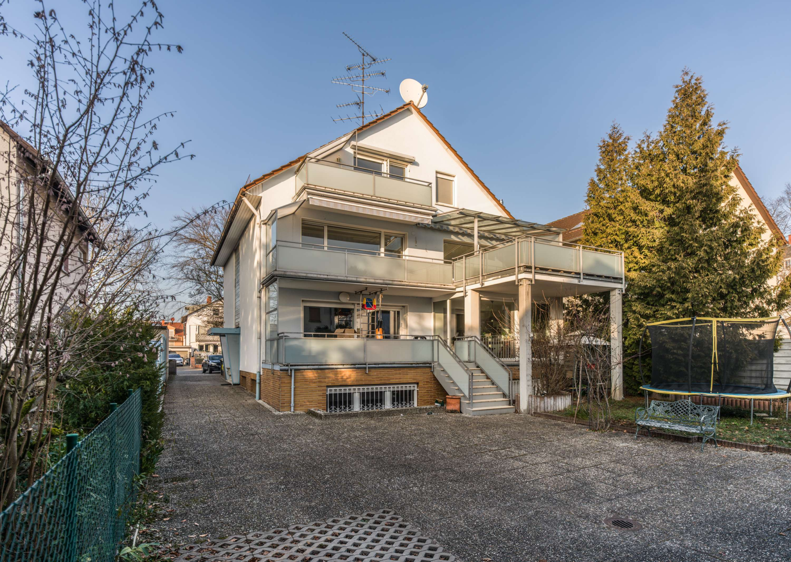 NEW  VOLLVERMIETETES MEHRFAMILIENHAUS MIT 4 WOHNEINHEITEN IN OFFENBACH!
