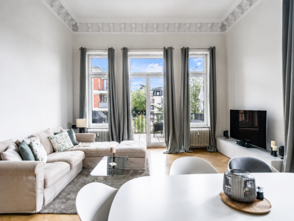 NEU!  2-ZIMMER-TRAUMWOHNUNG IM VILLENVIERTEL MIT STUCK & GROßEM BALKON!