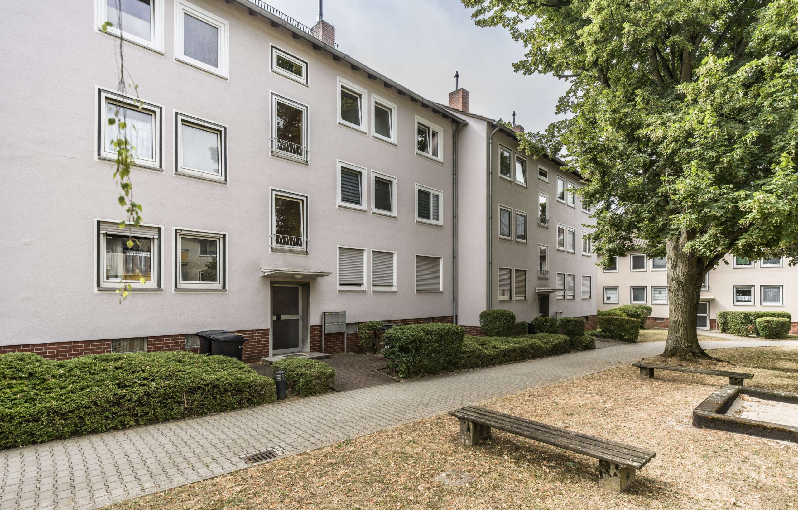 NEU  ATTRAKTIVE KAPITALANLAGE IN BIEBRICH – VERMIETETE 2-ZIMMER-WOHNUNG MIT BALKON !