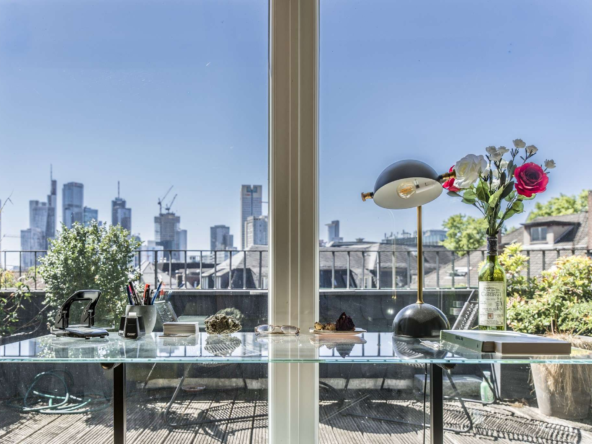 NEU   STILVOLLE-MAISONETTE MIT ZWEI BALKONEN & SKYLINE-BLICK IN FRANKFURT !