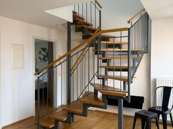 TOP  IDEALES INVESTMENT IN TOP LAGE! WUNDERSCHÖNE ALTBAUWOHNUNG IST FREI!  220