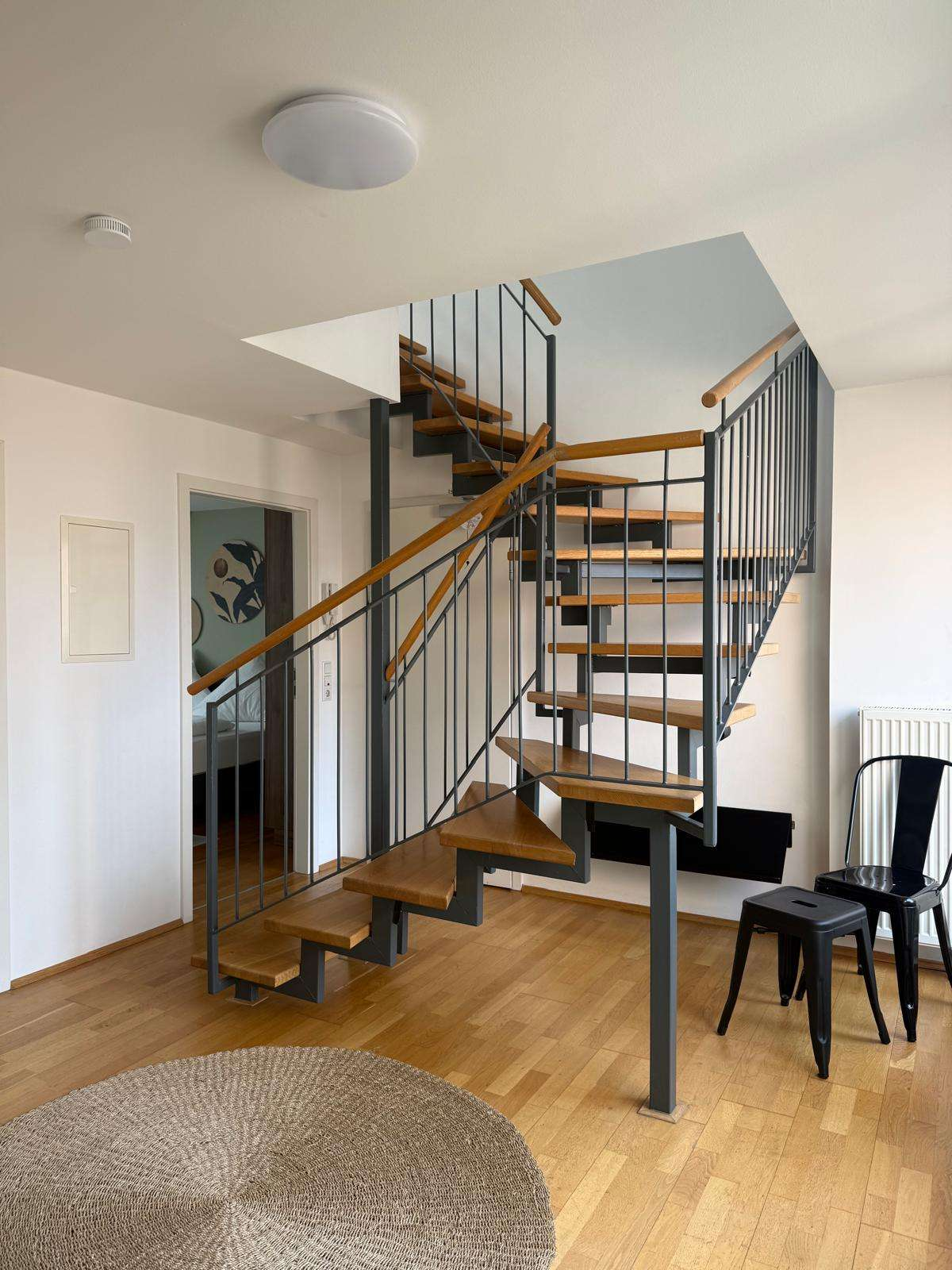 TOP  IDEALES INVESTMENT IN TOP LAGE! WUNDERSCHÖNE ALTBAUWOHNUNG IST FREI!  220
