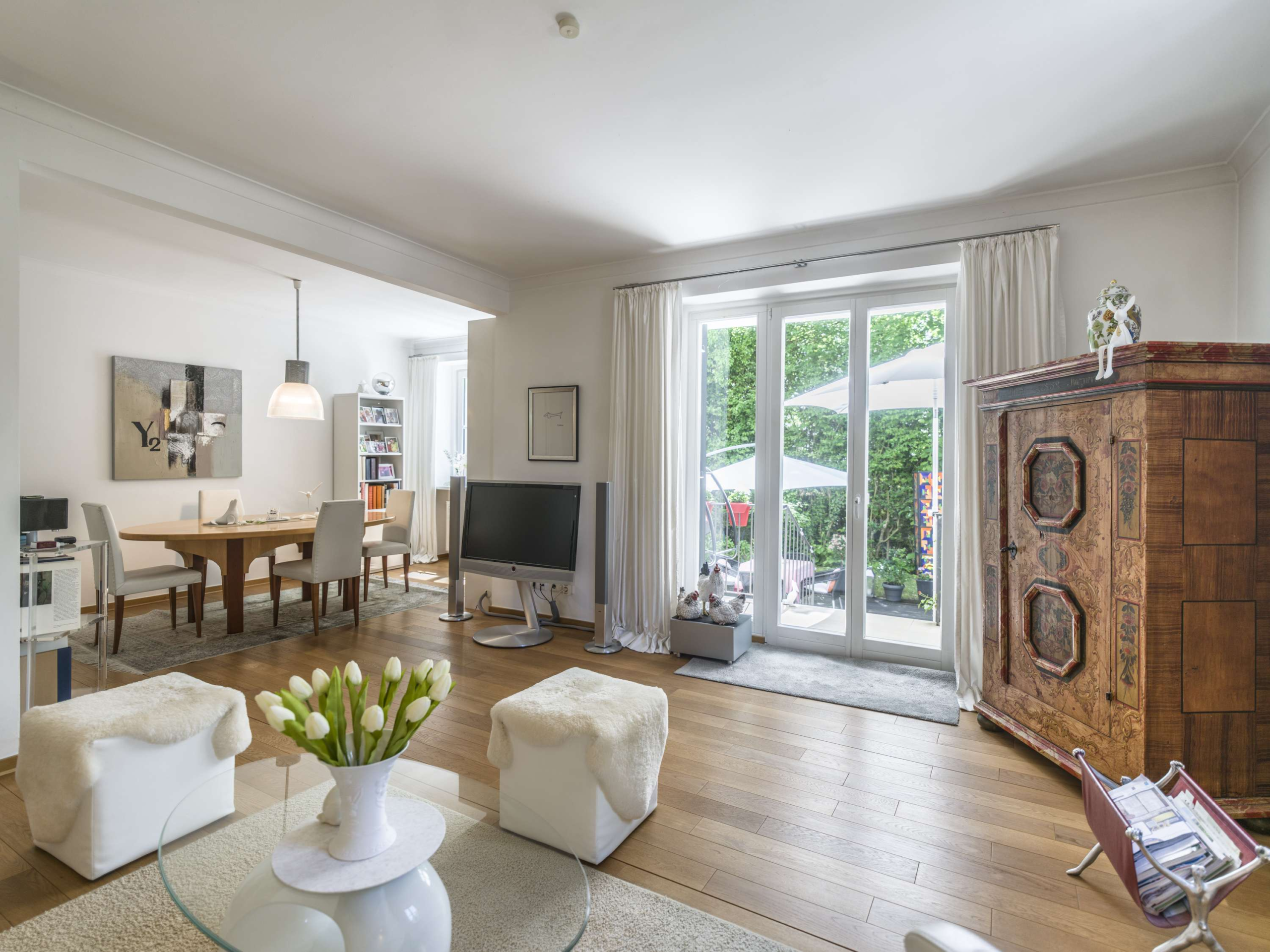 WOW  EINLADENDE WOHNUNG MIT TERRASSE UND GARTEN, IDEAL GELEGEN ! ZUM WOHLFÜHLEN !