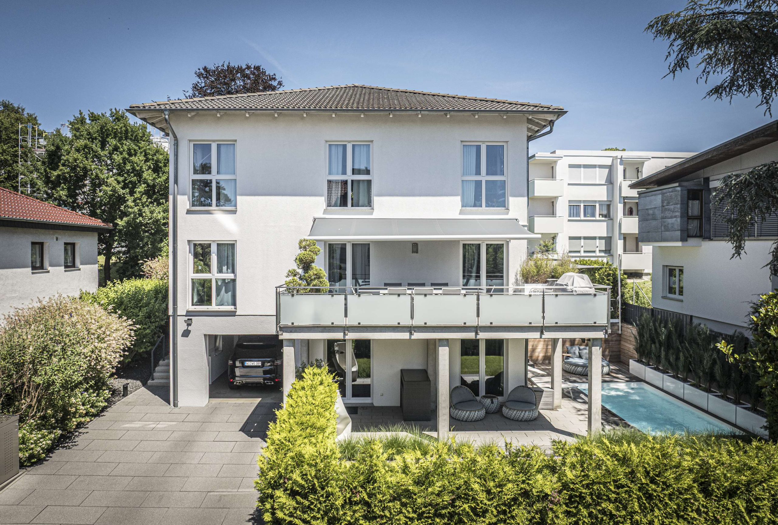 HOCHWERTIGES EINFAMILIENHAUS MIT MODERNSTER TECHNIK UND POOL !
