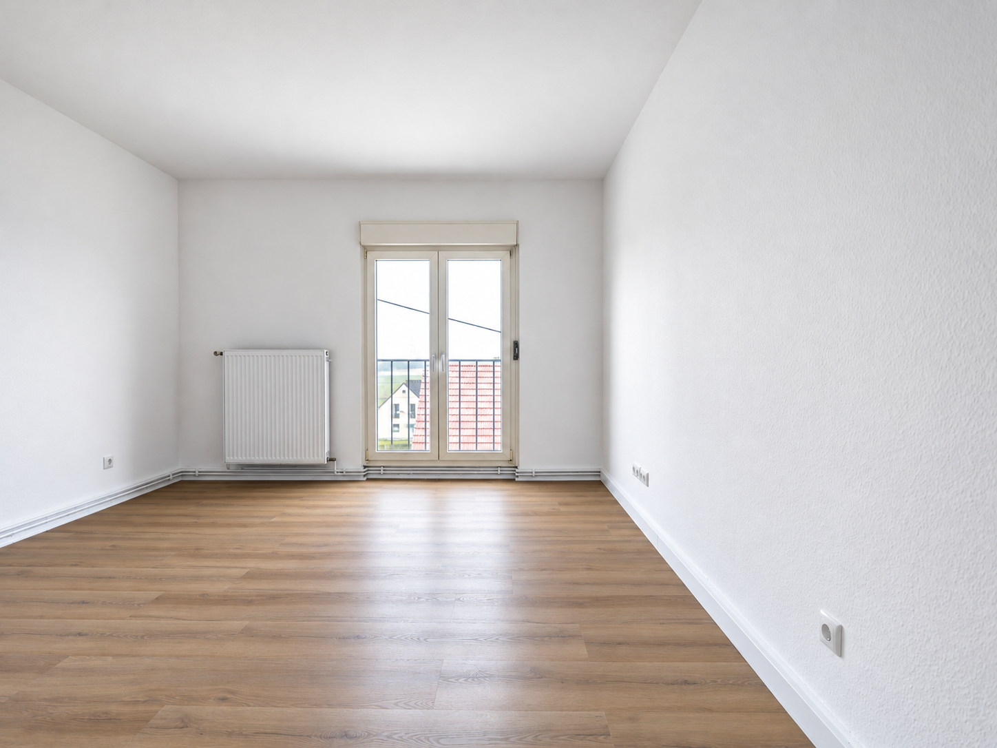 NEU  ! 2-ZIMMER-WOHNUNG, FERTIG SANIERT! E5