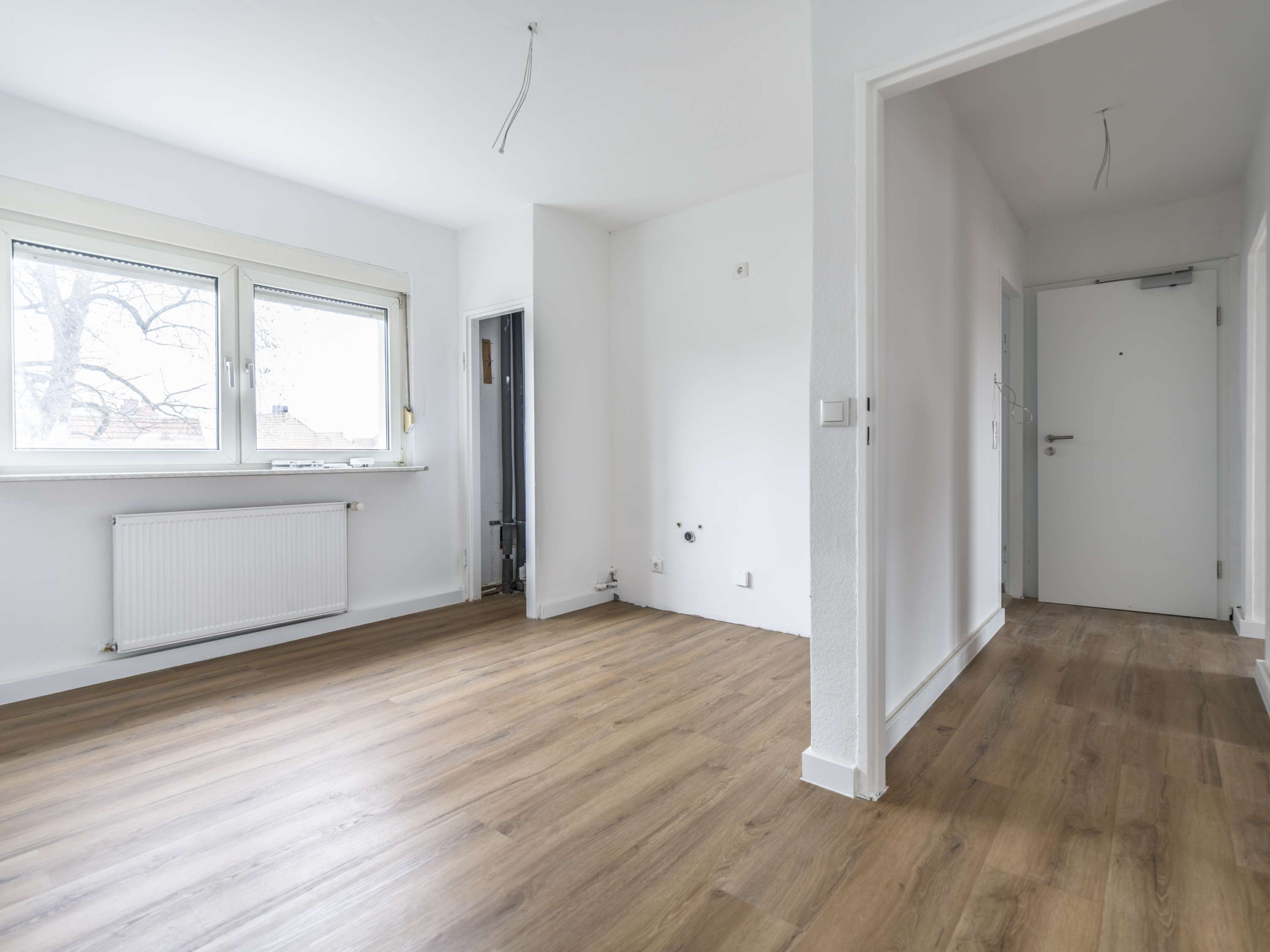NEU  ! MODERNES WOHNAMBIENTE MIT EINBAUKÜCHE! E6